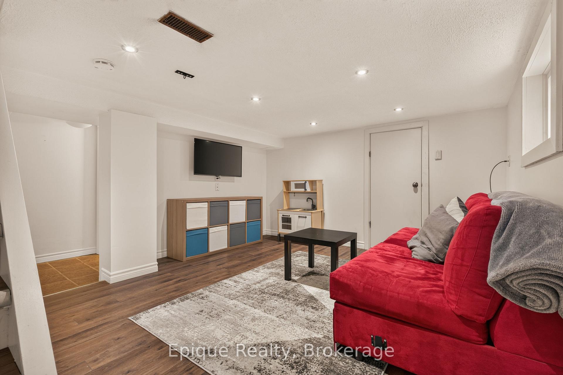 Photo 30 of 93 Graham Avenue S, Hamilton, Delta — HOMEH