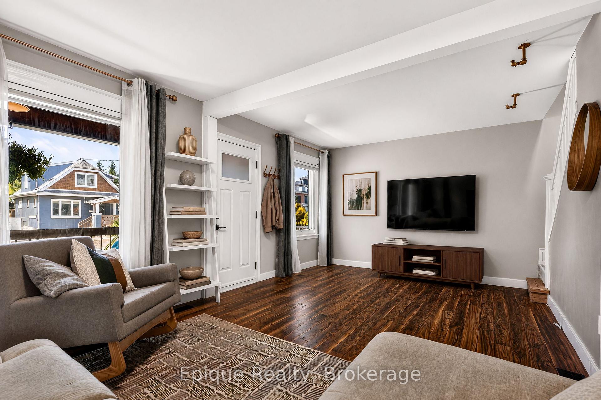 Photo 11 of 93 Graham Avenue S, Hamilton, Delta — HOMEH