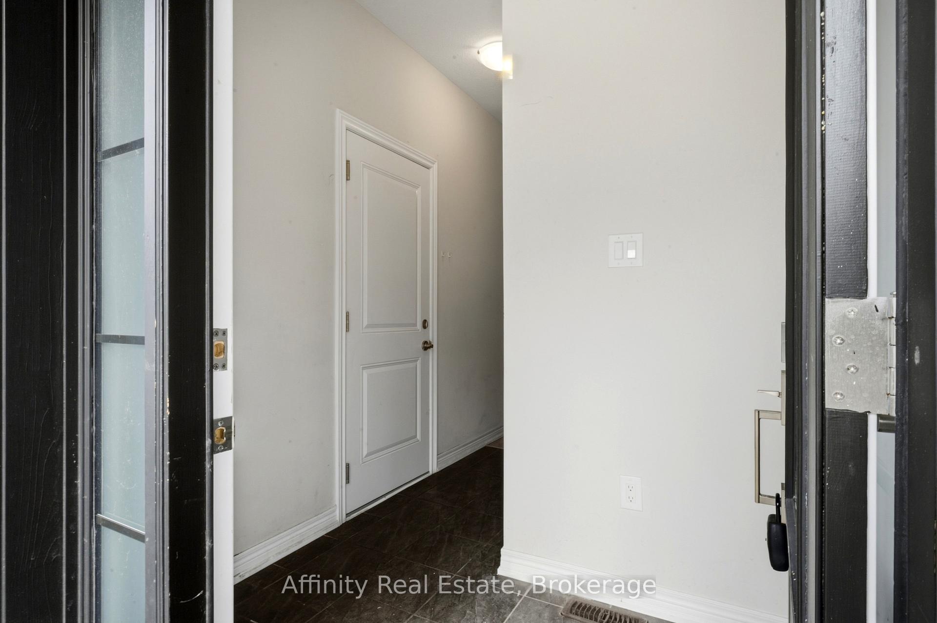 Photo 6 of Unit 32, 10 Birmingham Drive, Cambridge, Hillcrest/Forbes Park — HOMEH