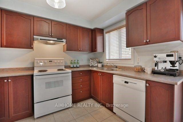 Photo 8 of 390 Grovehill Road, Oakville, River Oaks — HOMEH