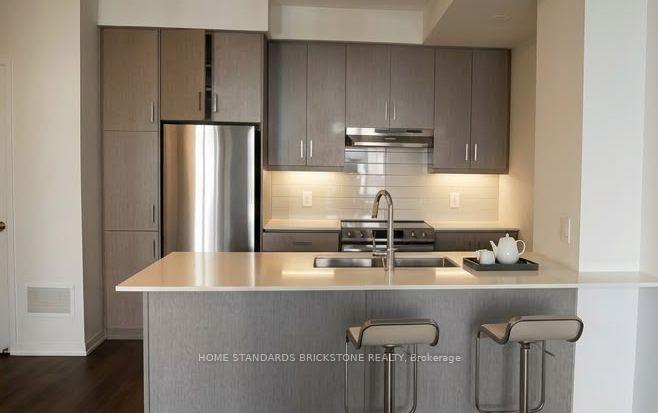 Photo 3 of 11 Honeycrisp Crescent, Vaughan, Vaughan Corporate Centre — HOMEH
