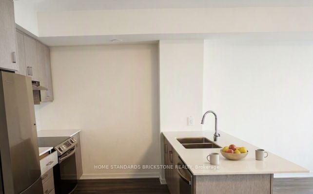 Photo 4 of 11 Honeycrisp Crescent, Vaughan, Vaughan Corporate Centre — HOMEH
