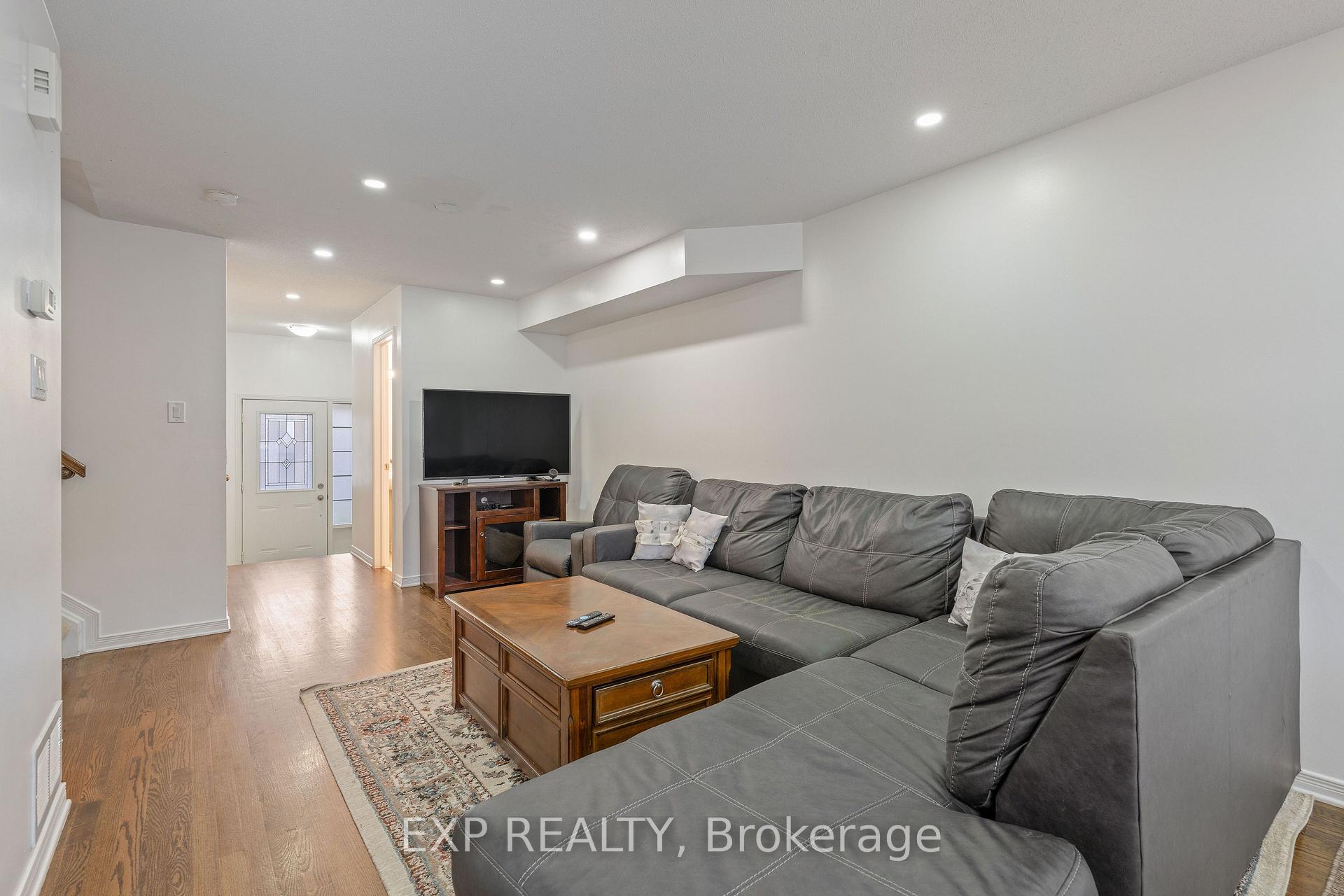 Photo 8 of 333 Rolling Meadow Crescent, Ottawa, Mer Bleue/Bradley Estates/Anderson Park — HOMEH