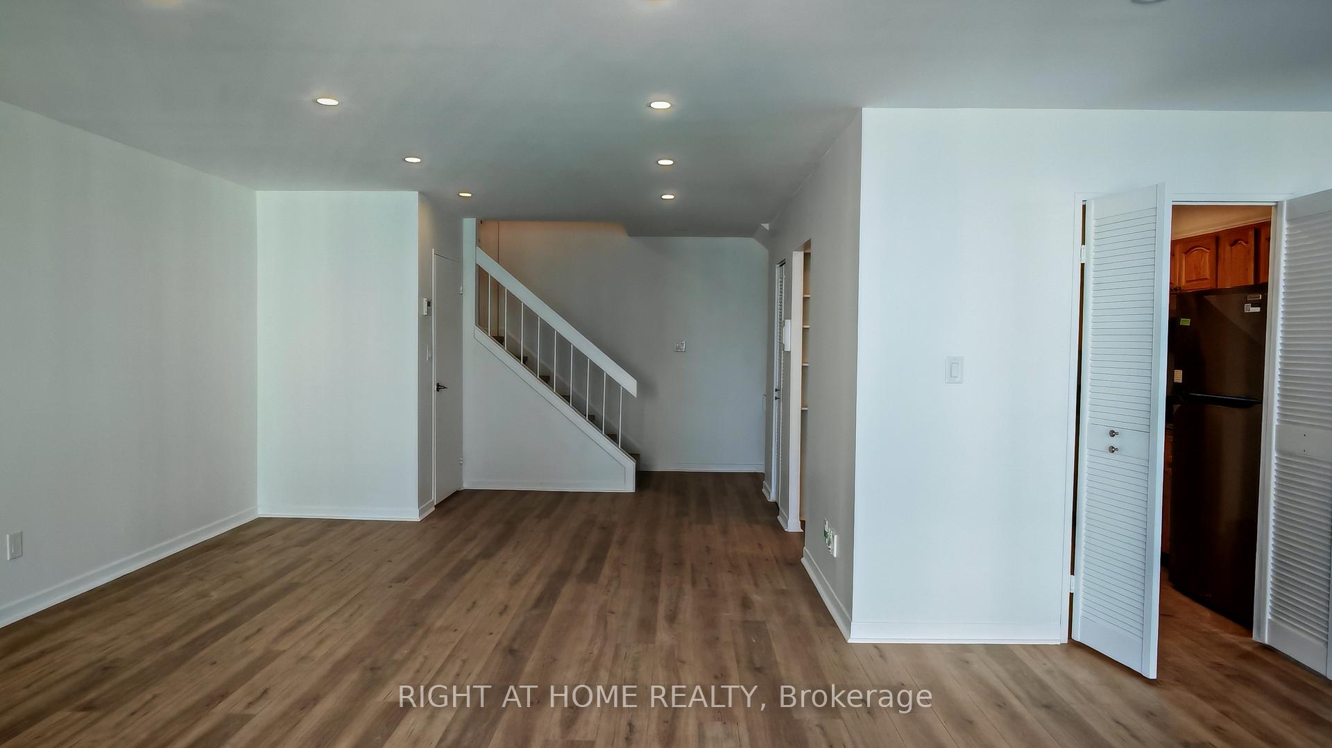 Photo 2 of Unit 2434, 33 Harbour Square, Toronto, Waterfront Communities — HOMEH