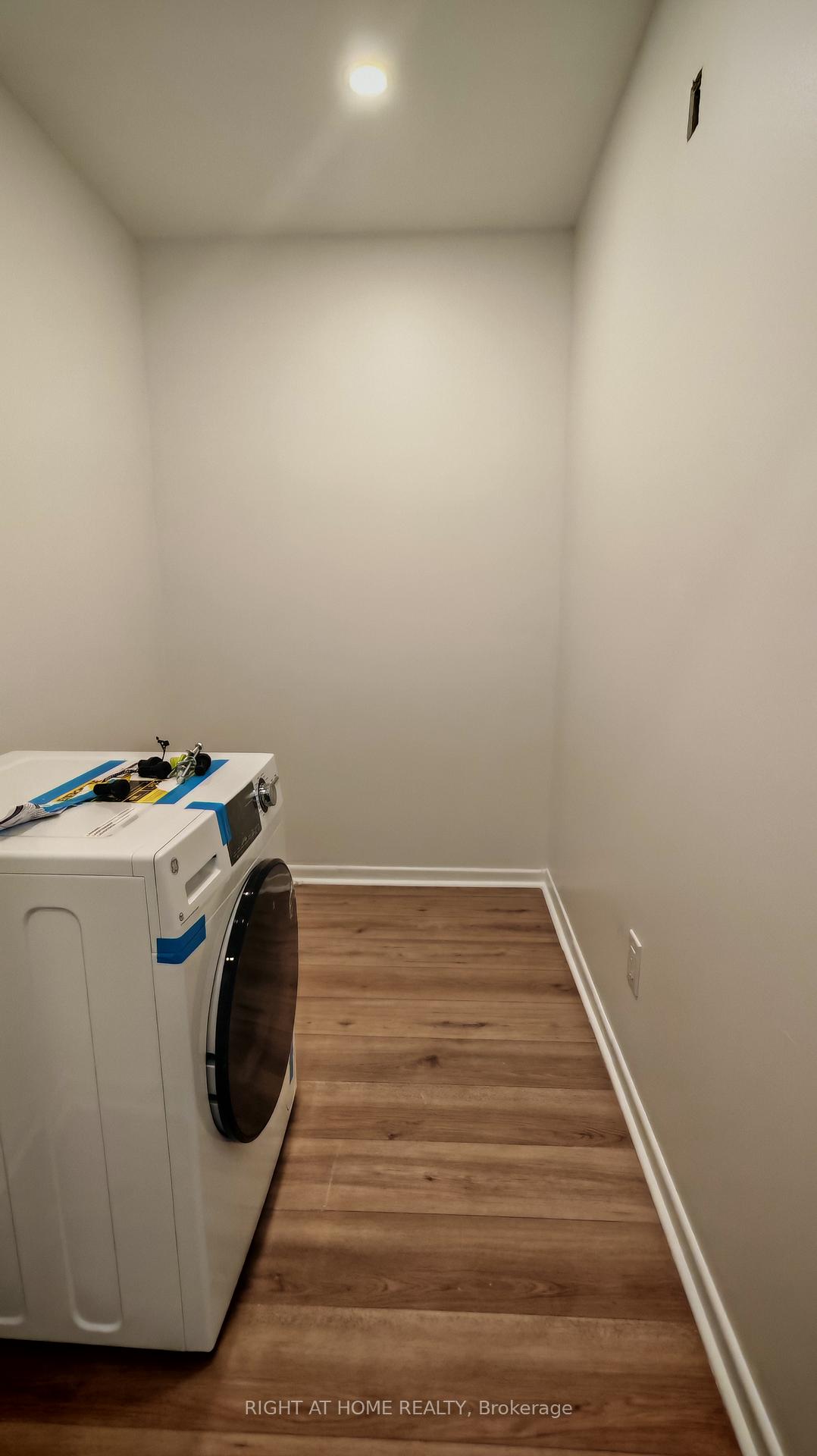 Photo 3 of Unit 2434, 33 Harbour Square, Toronto, Waterfront Communities — HOMEH