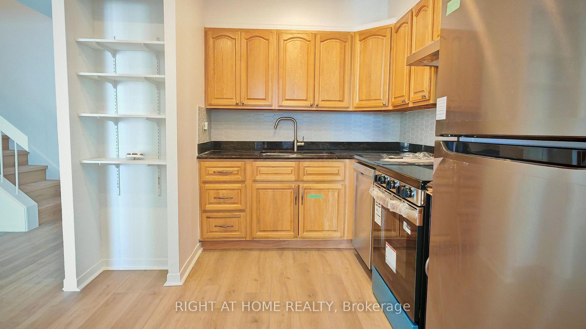 Photo 4 of Unit 2434, 33 Harbour Square, Toronto, Waterfront Communities — HOMEH