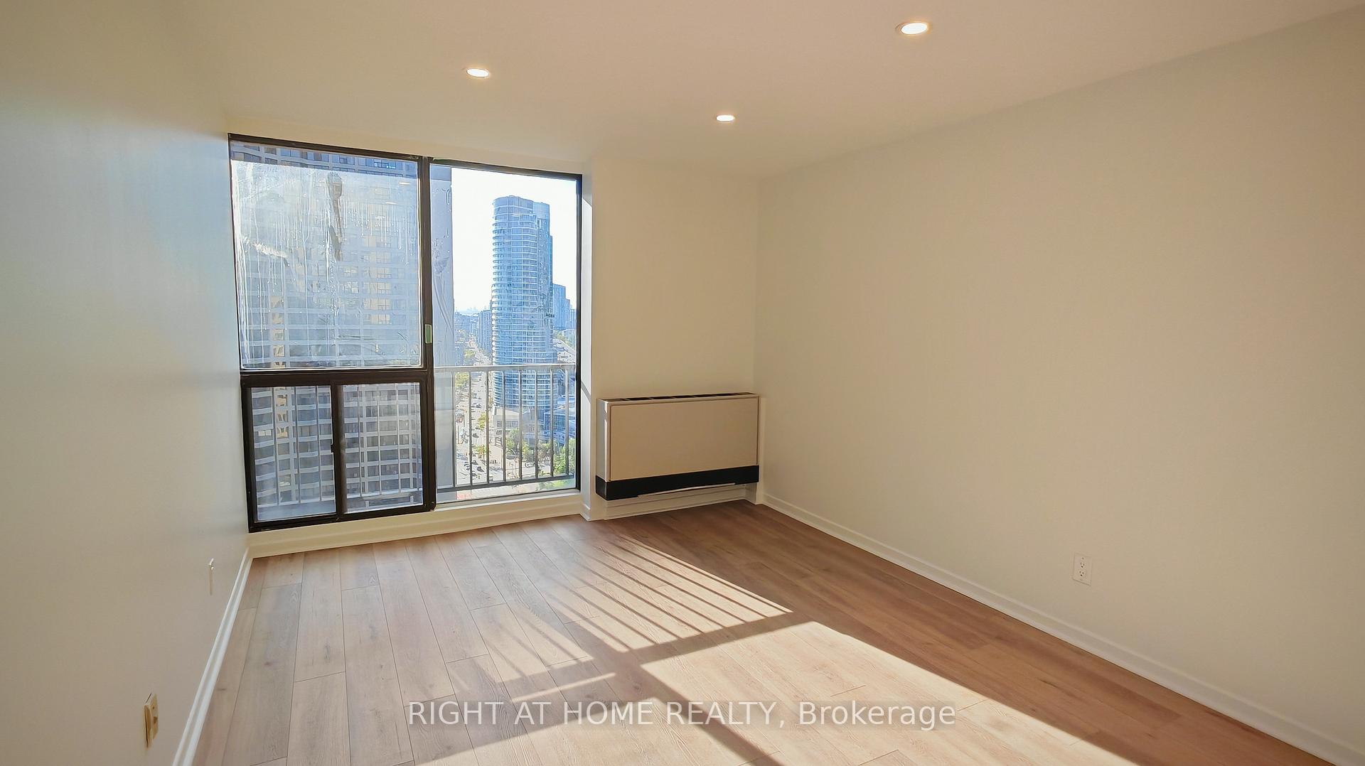 Photo 7 of Unit 2434, 33 Harbour Square, Toronto, Waterfront Communities — HOMEH