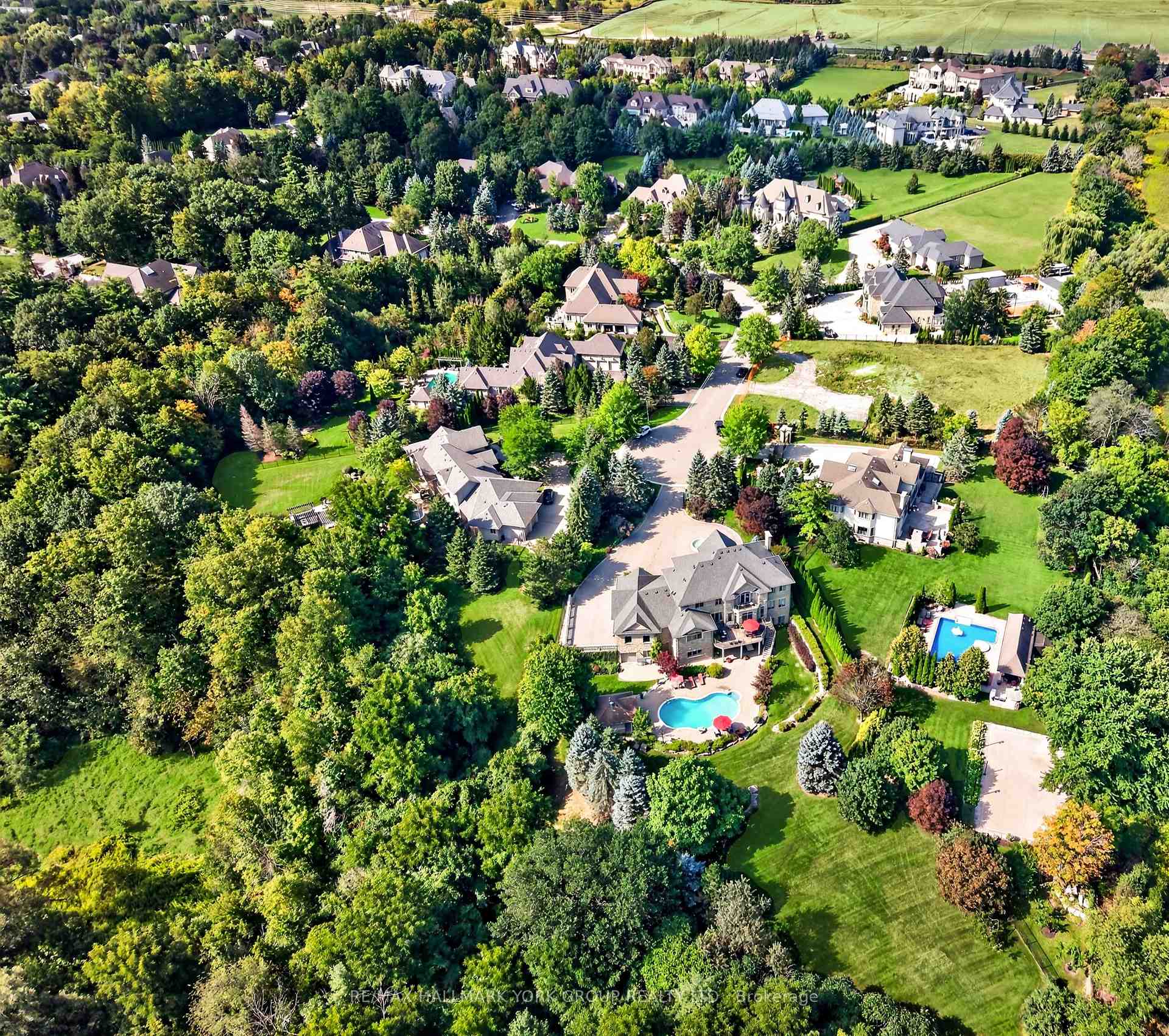Photo 2 of 106 Abbruzze Court, Vaughan, Kleinburg — HOMEH