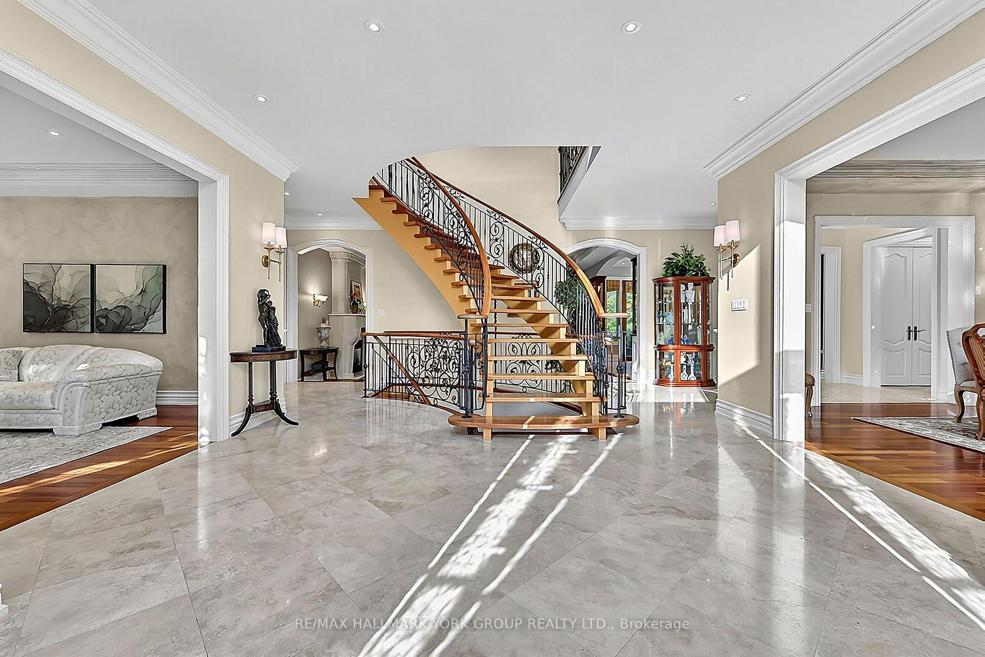 Photo 6 of 106 Abbruzze Court, Vaughan, Kleinburg — HOMEH