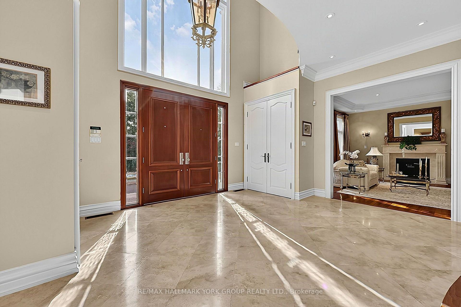 Photo 7 of 106 Abbruzze Court, Vaughan, Kleinburg — HOMEH