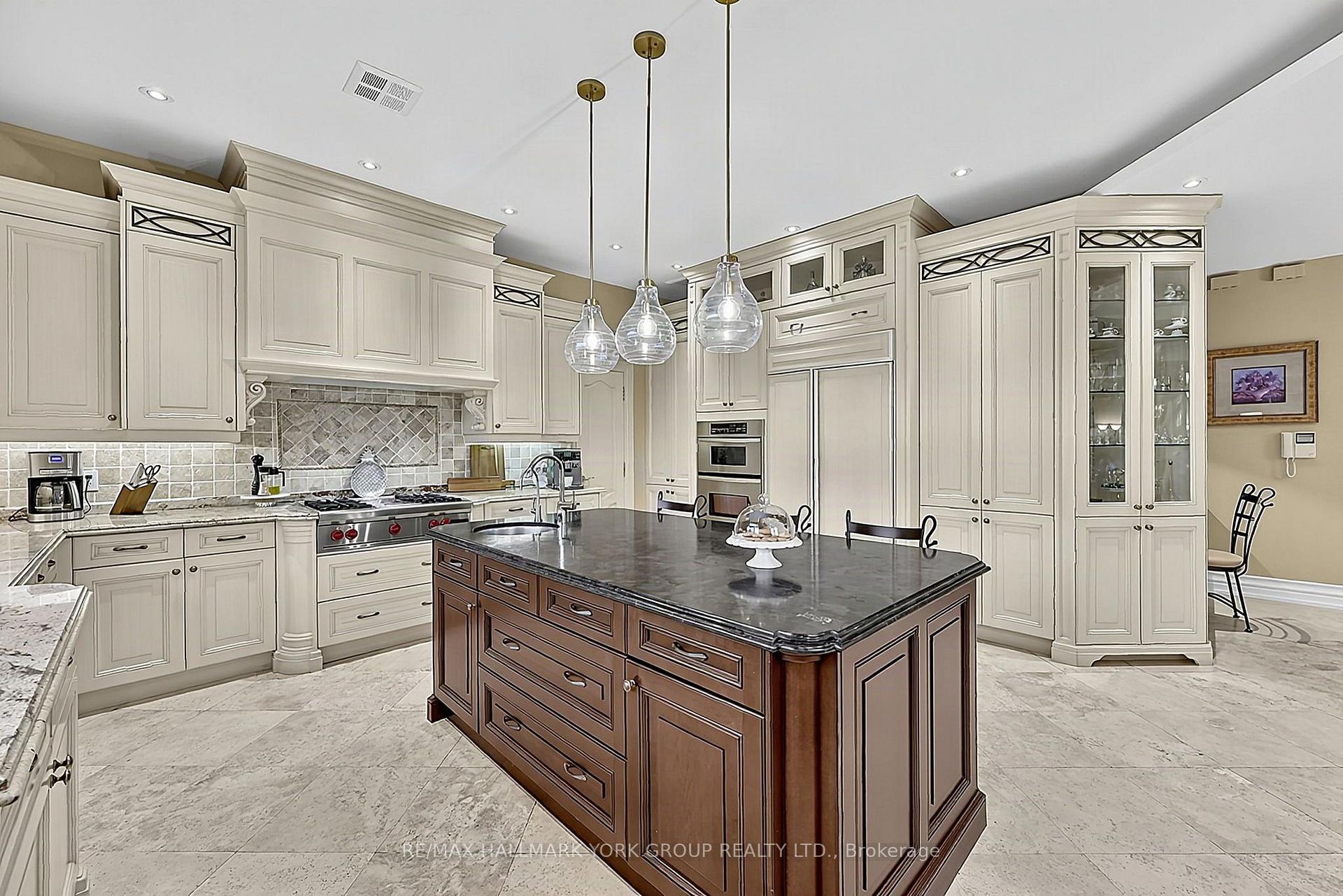 Photo 12 of 106 Abbruzze Court, Vaughan, Kleinburg — HOMEH