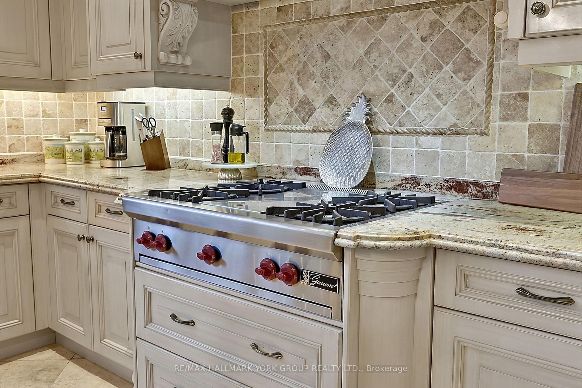 Photo 15 of 106 Abbruzze Court, Vaughan, Kleinburg — HOMEH