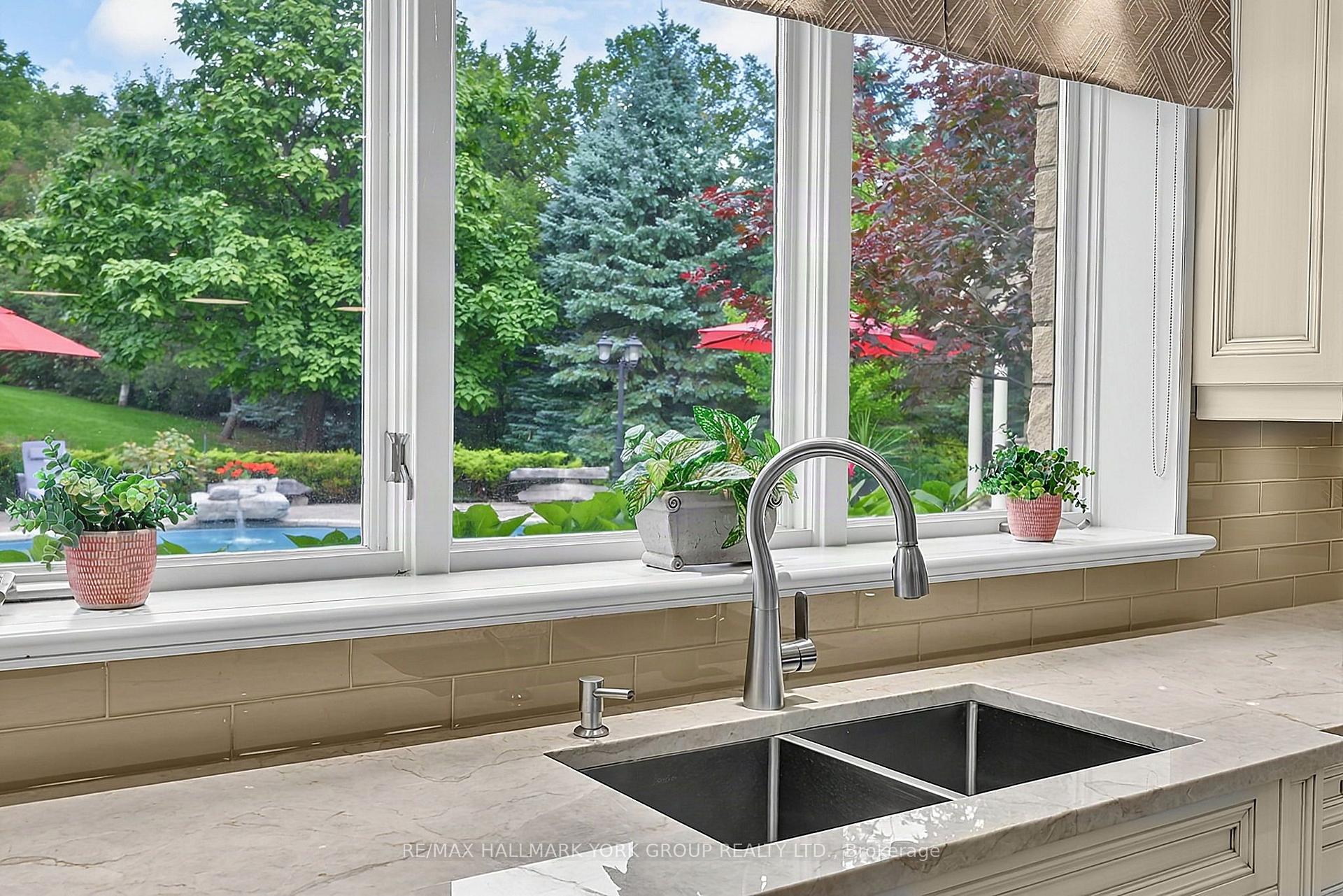Photo 54 of 106 Abbruzze Court, Vaughan, Kleinburg — HOMEH