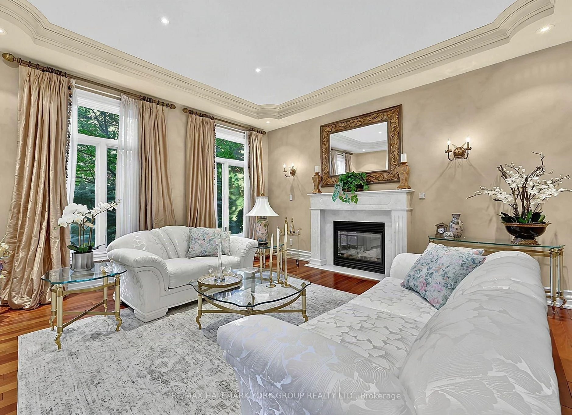 Photo 9 of 106 Abbruzze Court, Vaughan, Kleinburg — HOMEH