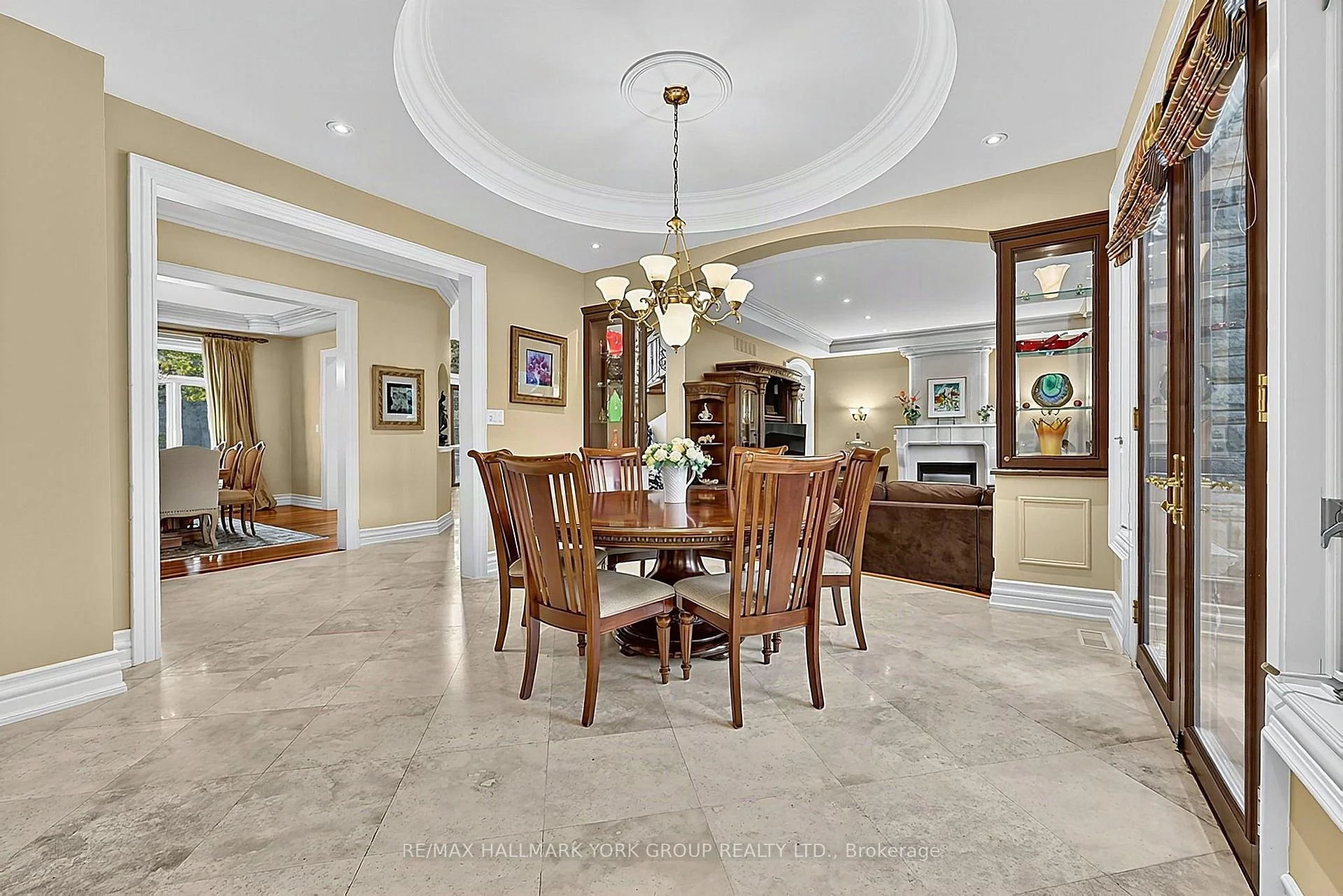 Photo 14 of 106 Abbruzze Court, Vaughan, Kleinburg — HOMEH