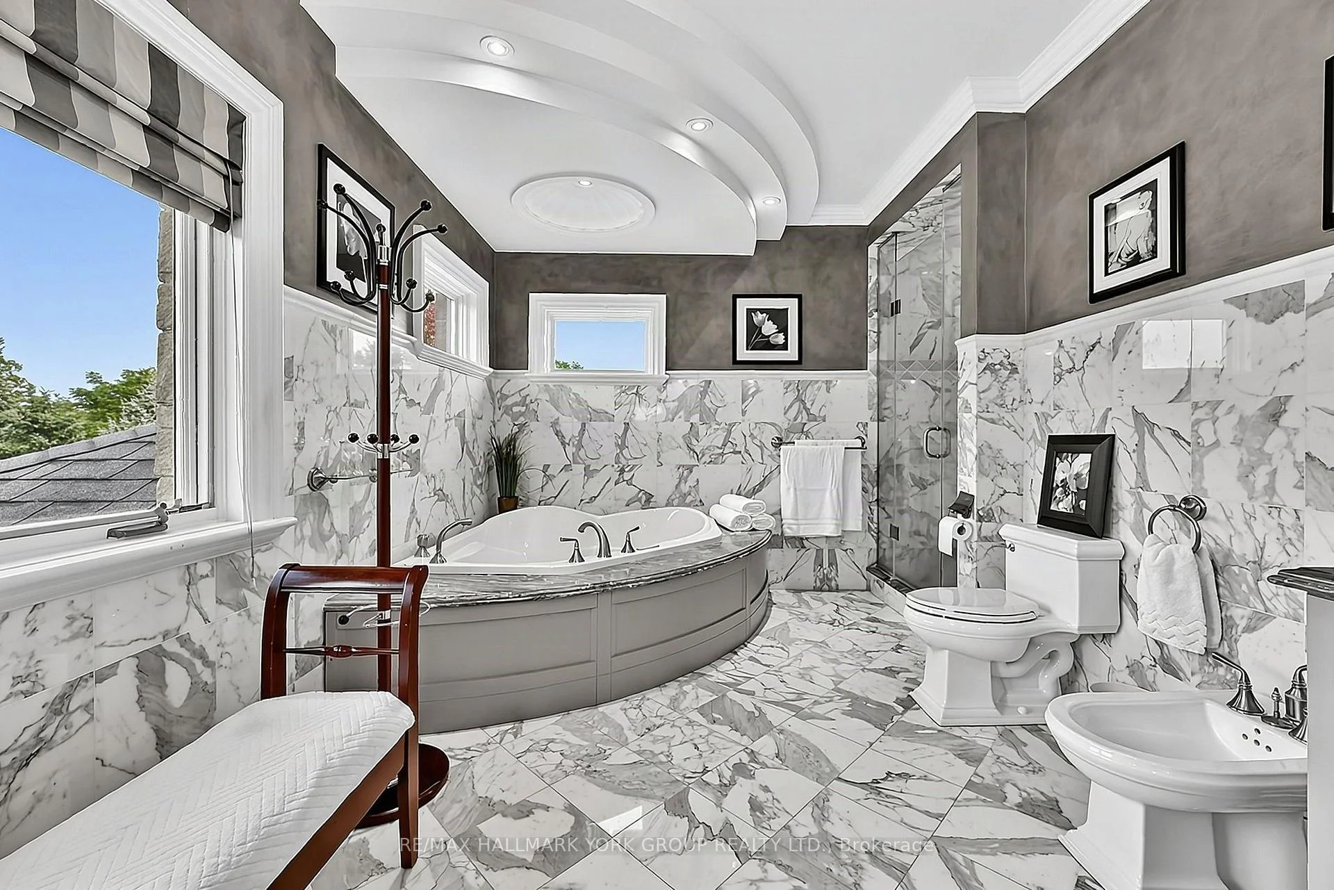 Photo 43 of 106 Abbruzze Court, Vaughan, Kleinburg — HOMEH