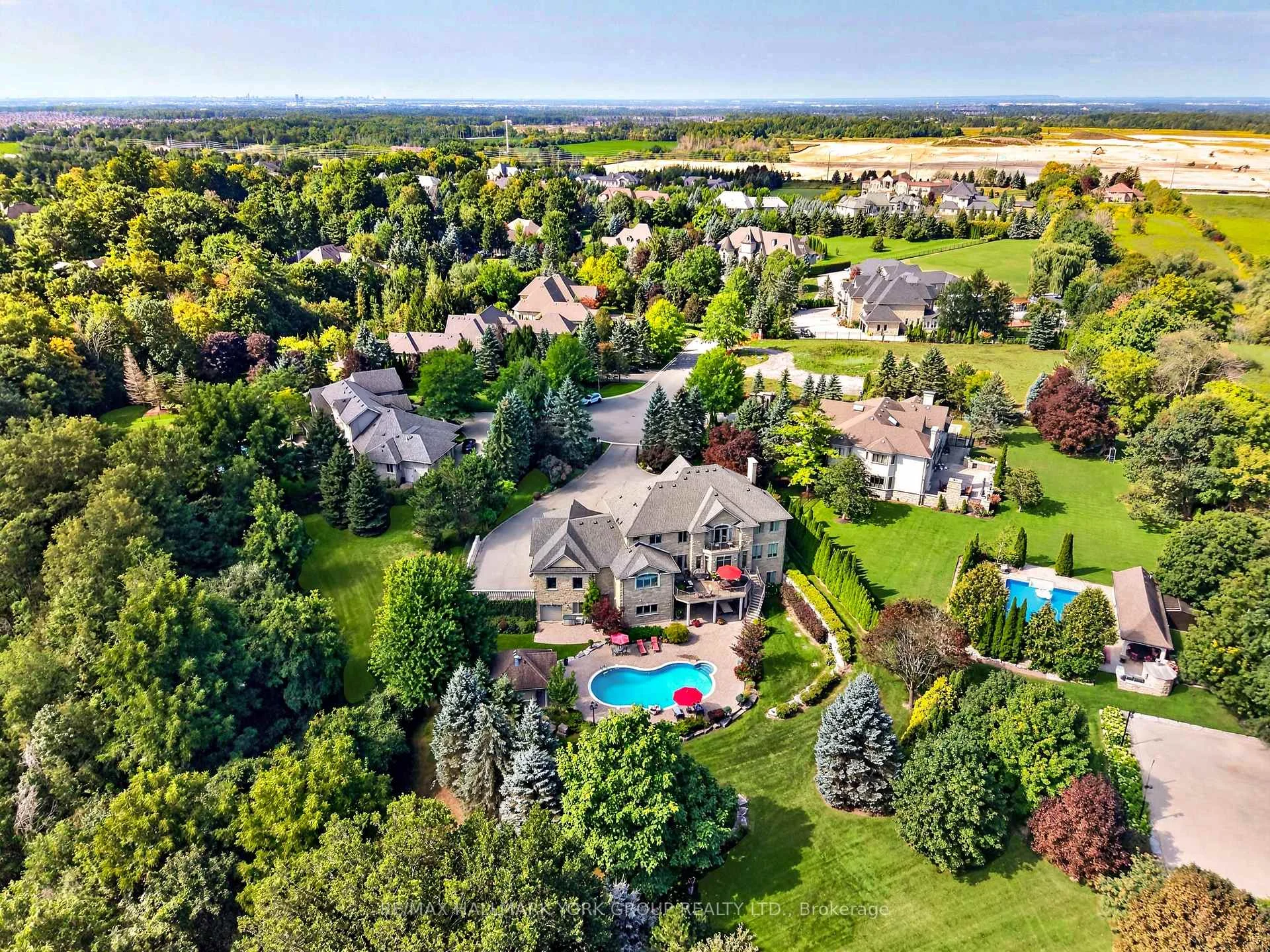 Photo 68 of 106 Abbruzze Court, Vaughan, Kleinburg — HOMEH