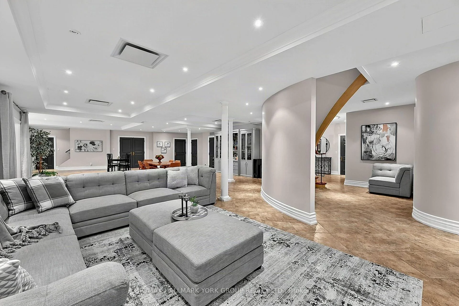 Photo 71 of 106 Abbruzze Court, Vaughan, Kleinburg — HOMEH