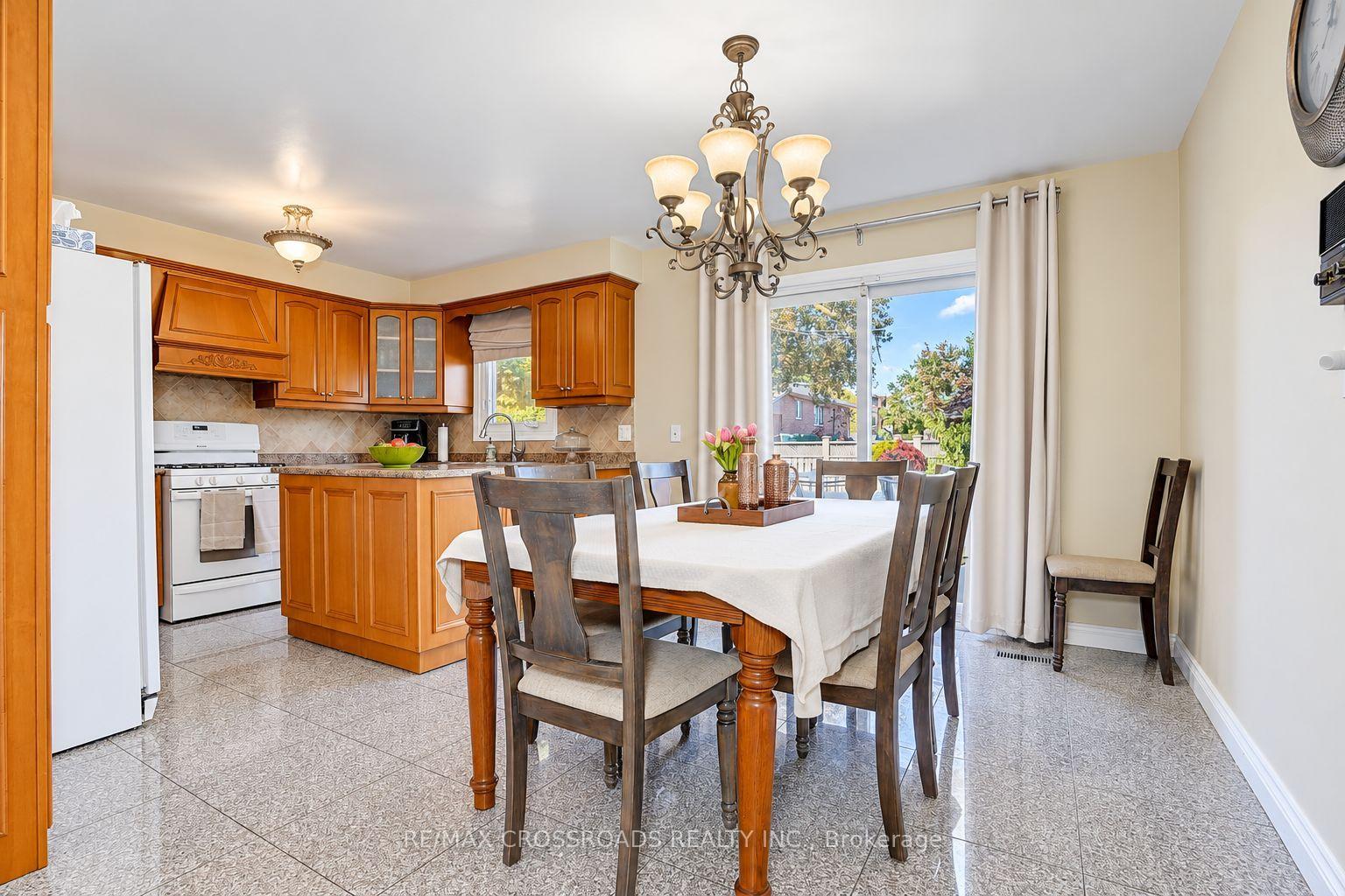 Photo 16 of 102A Whitfield Avenue, North York, Humber Summit — HOMEH