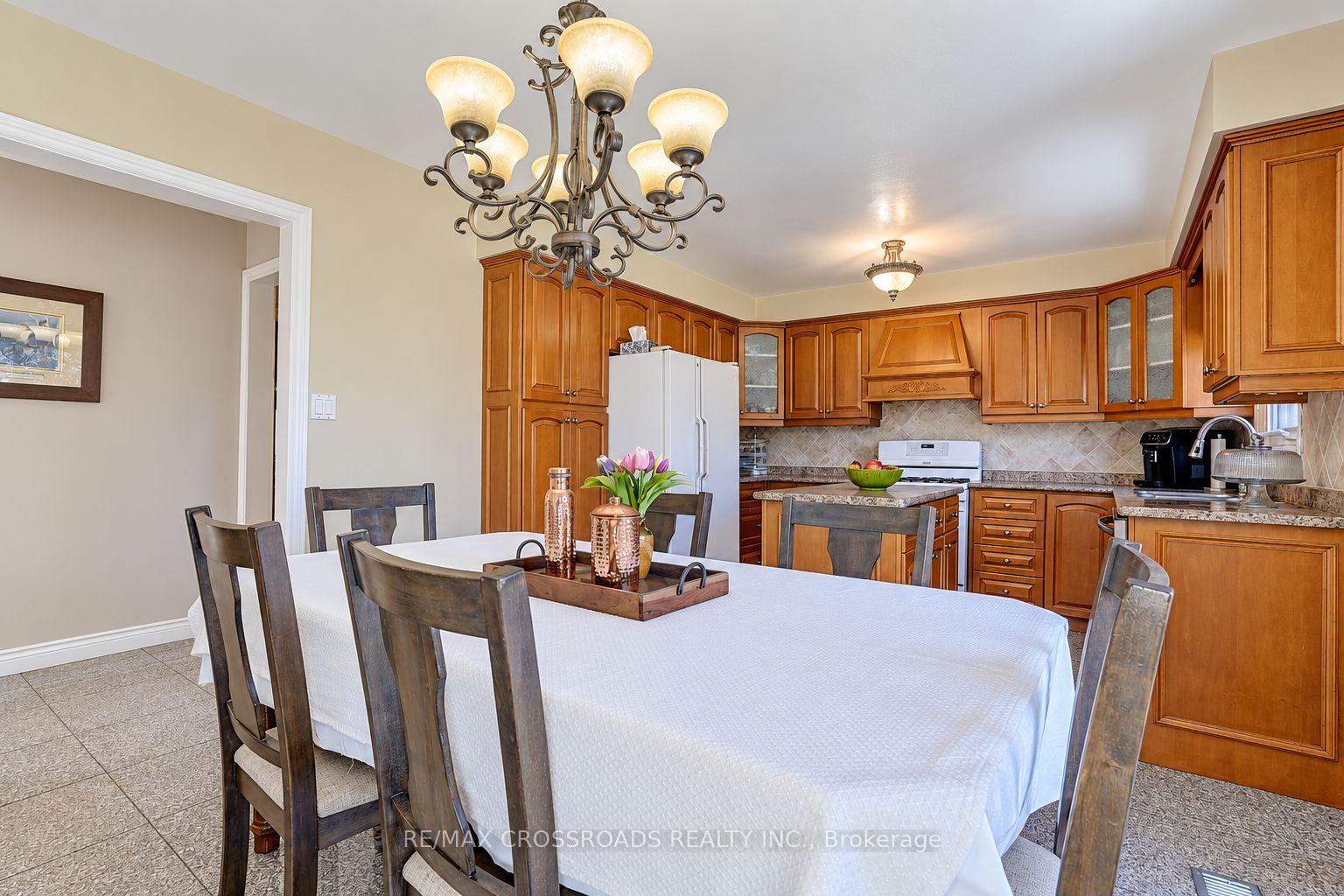 Photo 18 of 102A Whitfield Avenue, North York, Humber Summit — HOMEH