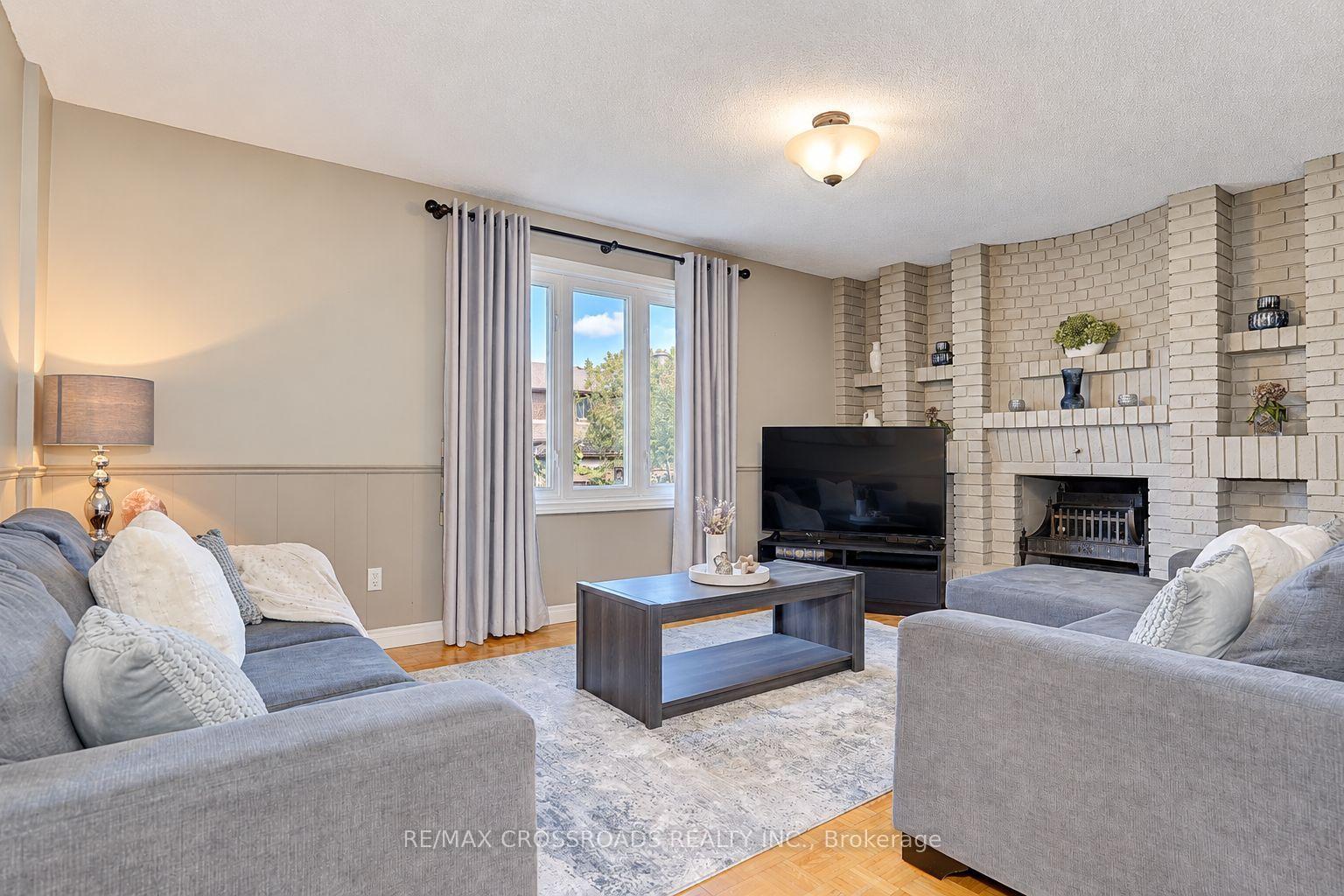 Photo 21 of 102A Whitfield Avenue, North York, Humber Summit — HOMEH