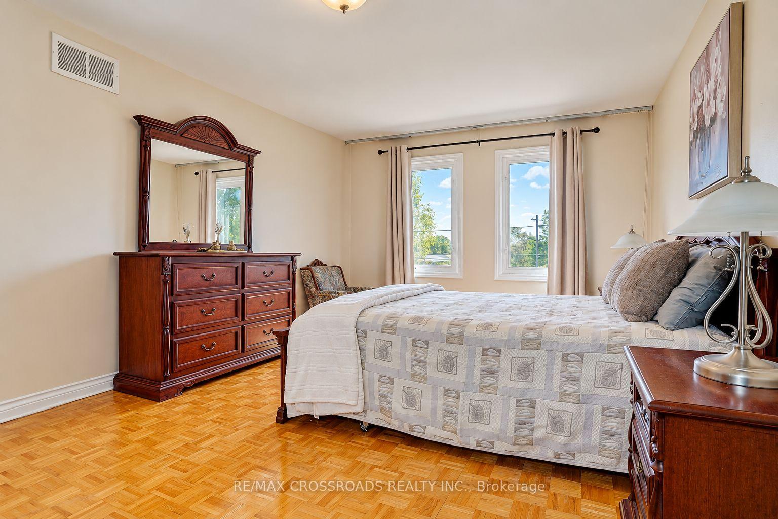 Photo 26 of 102A Whitfield Avenue, North York, Humber Summit — HOMEH