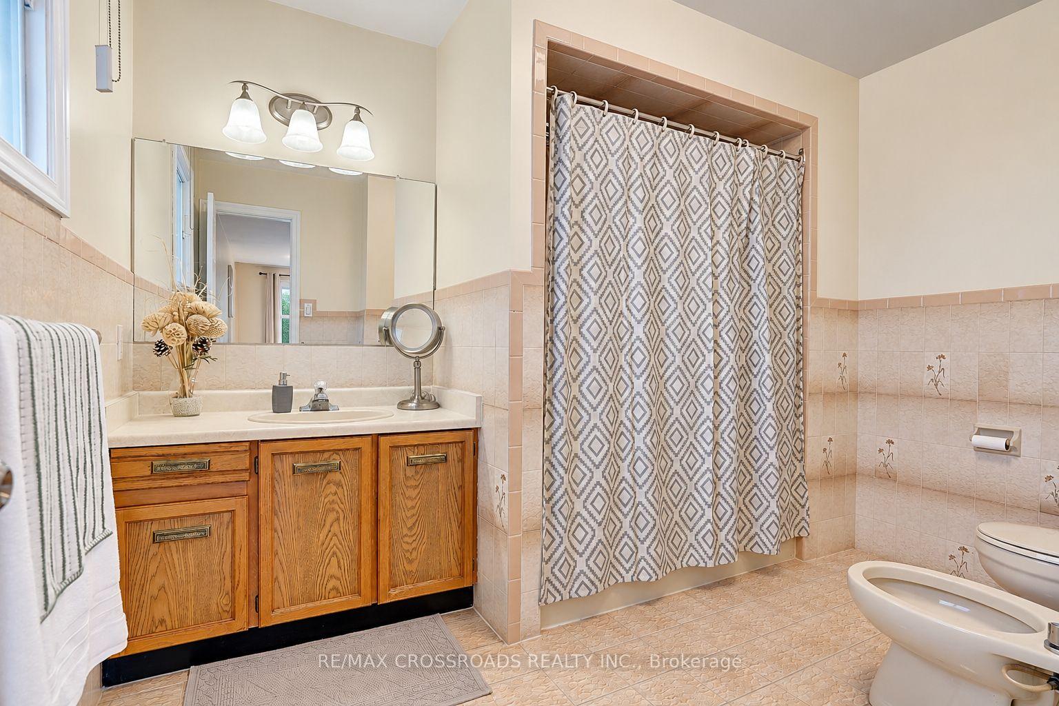 Photo 28 of 102A Whitfield Avenue, North York, Humber Summit — HOMEH