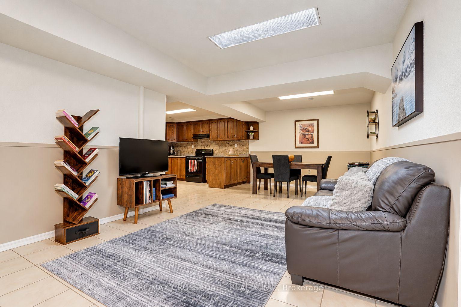 Photo 37 of 102A Whitfield Avenue, North York, Humber Summit — HOMEH