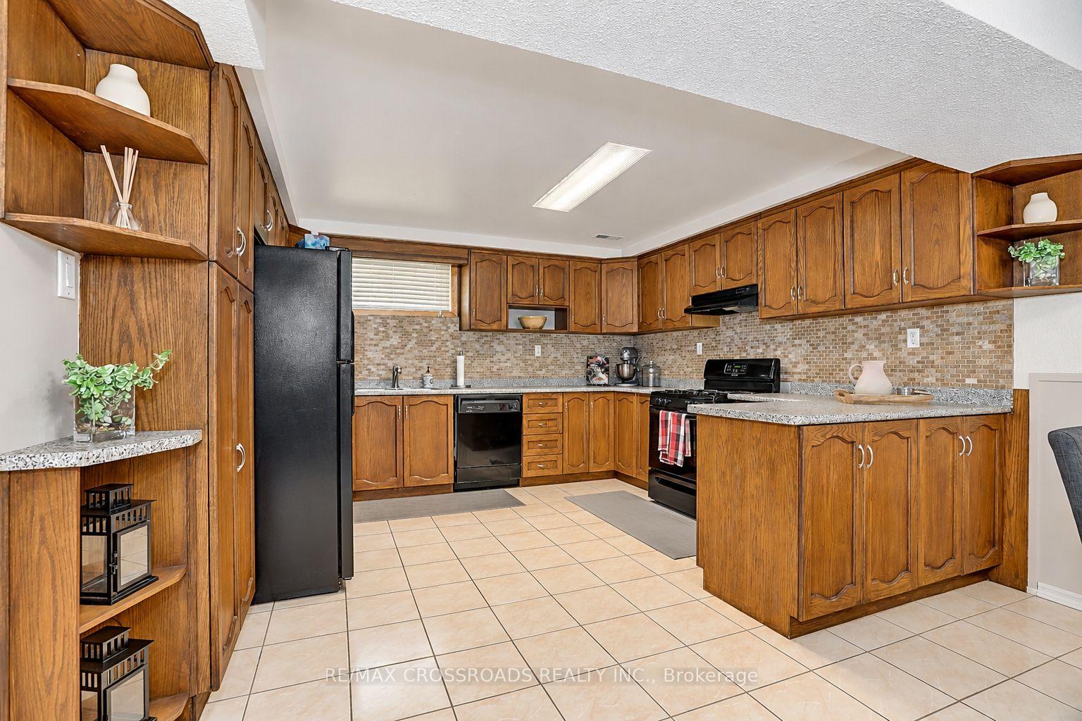 Photo 40 of 102A Whitfield Avenue, North York, Humber Summit — HOMEH