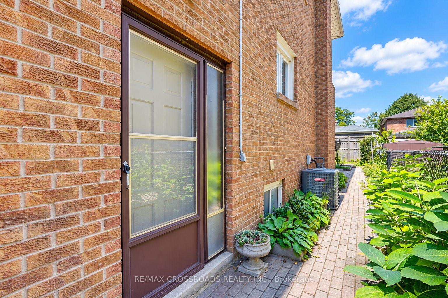 Photo 44 of 102A Whitfield Avenue, North York, Humber Summit — HOMEH