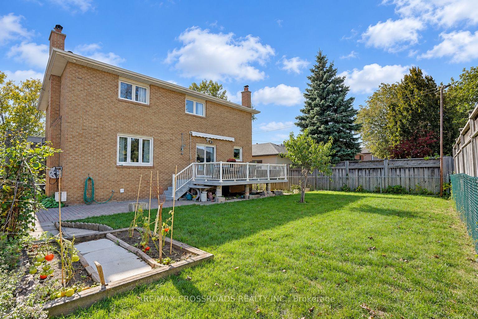 Photo 48 of 102A Whitfield Avenue, North York, Humber Summit — HOMEH