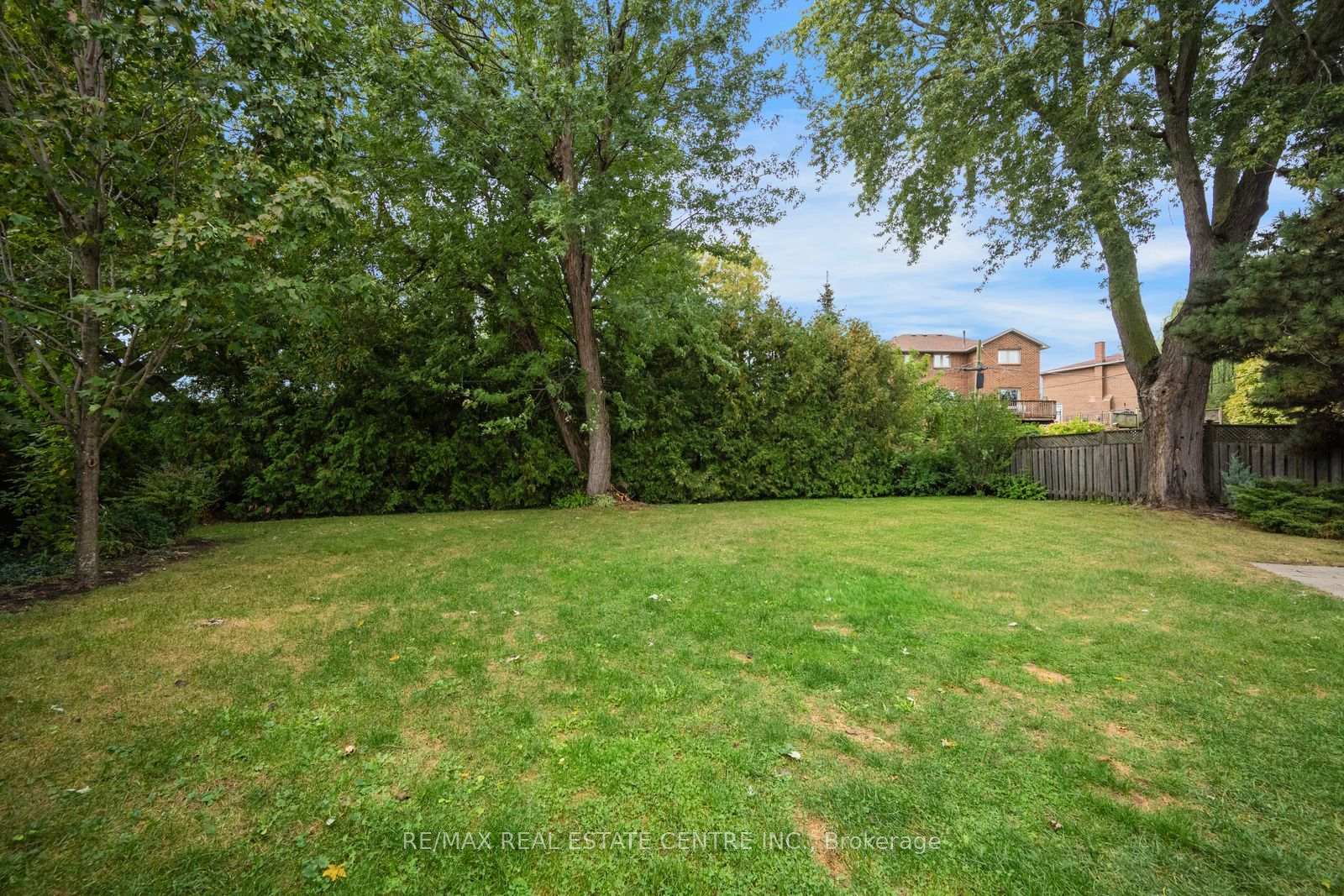Photo 27 of 66 Theodore Drive, Mississauga, Streetsville — HOMEH