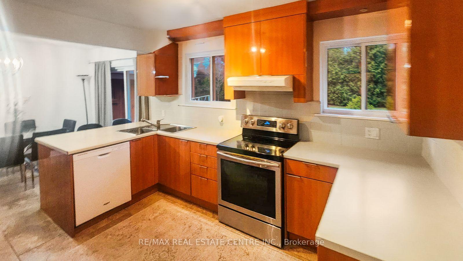 Photo 10 of 66 Theodore Drive, Mississauga, Streetsville — HOMEH