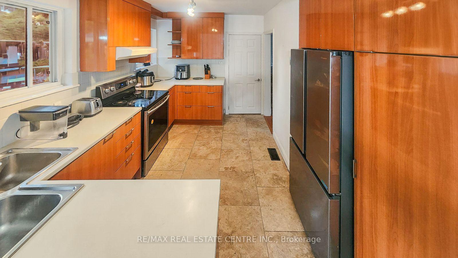 Photo 11 of 66 Theodore Drive, Mississauga, Streetsville — HOMEH