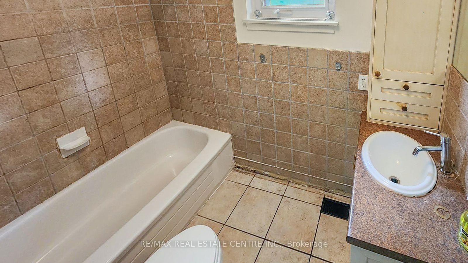Photo 13 of 66 Theodore Drive, Mississauga, Streetsville — HOMEH