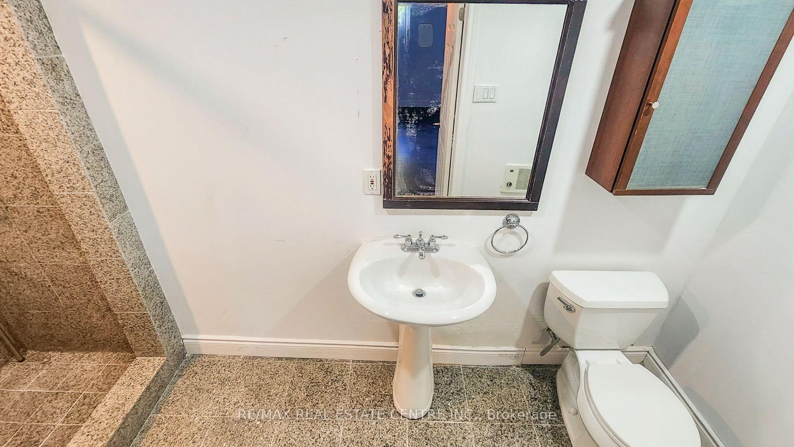 Photo 19 of 66 Theodore Drive, Mississauga, Streetsville — HOMEH