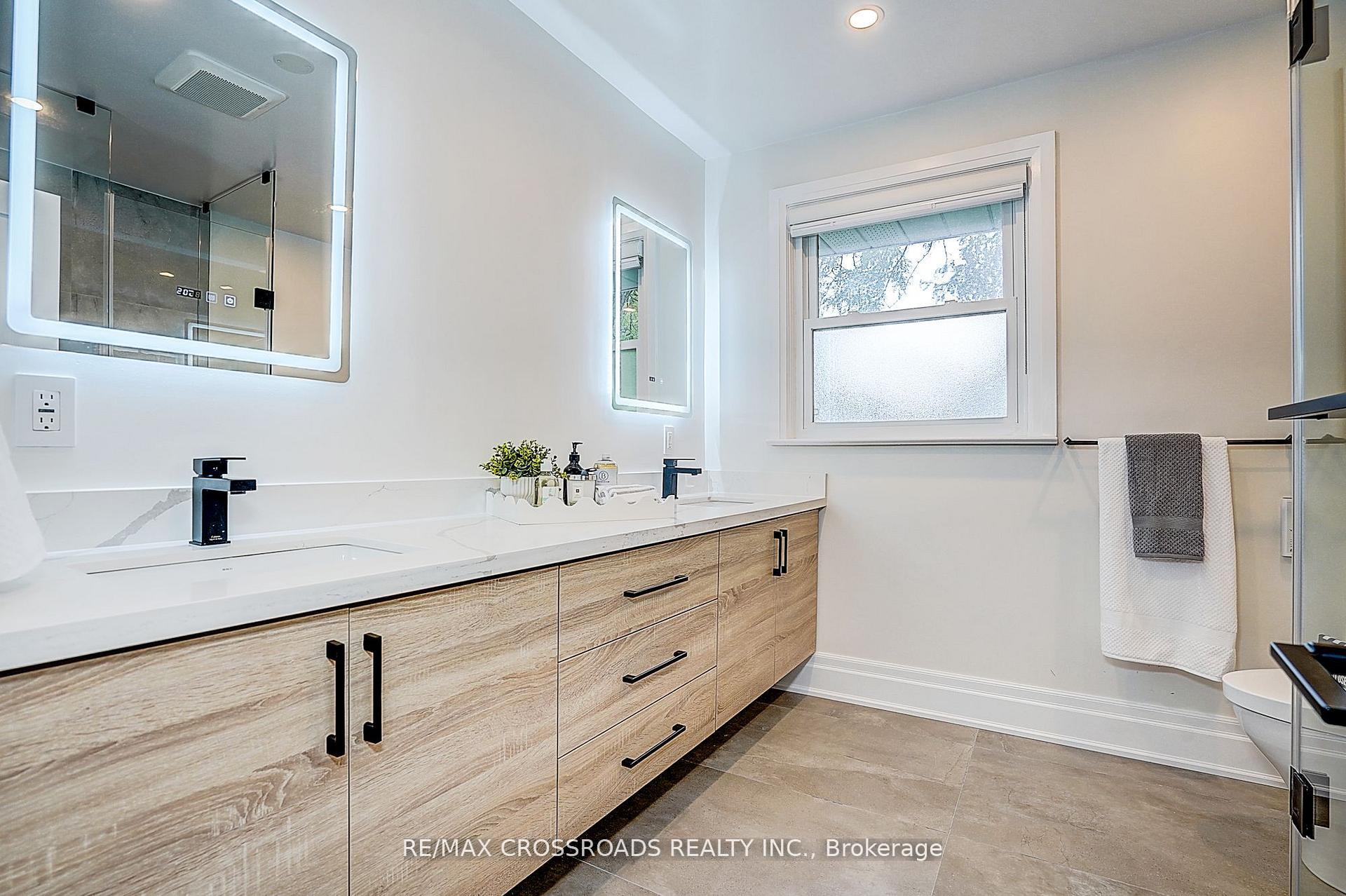 Photo 36 of 55 Forest Grove Drive, North York, Bayview Village — HOMEH