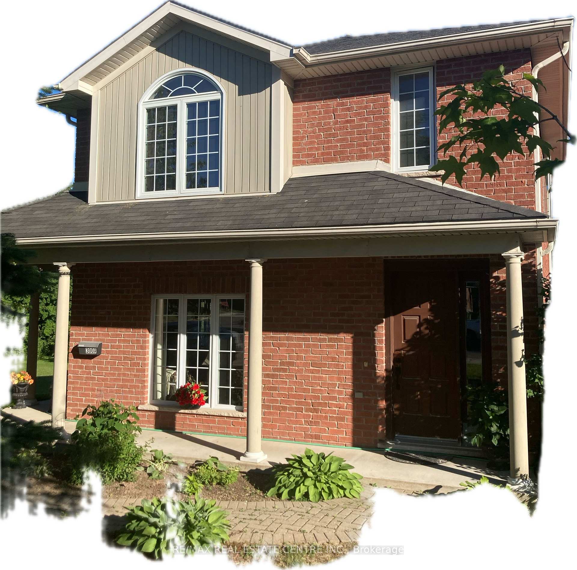 Photo 2 of 300 A Broadway, Orangeville — HOMEH