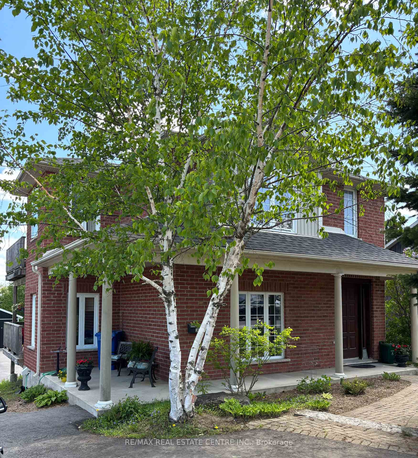 Photo 3 of 300 A Broadway, Orangeville — HOMEH