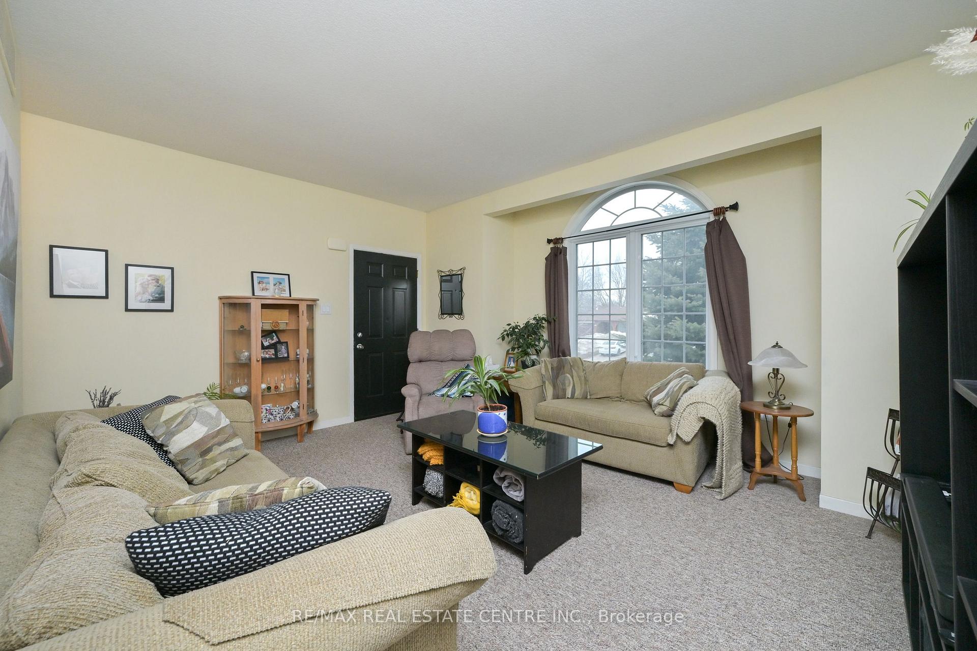 Photo 8 of 300 A Broadway, Orangeville — HOMEH