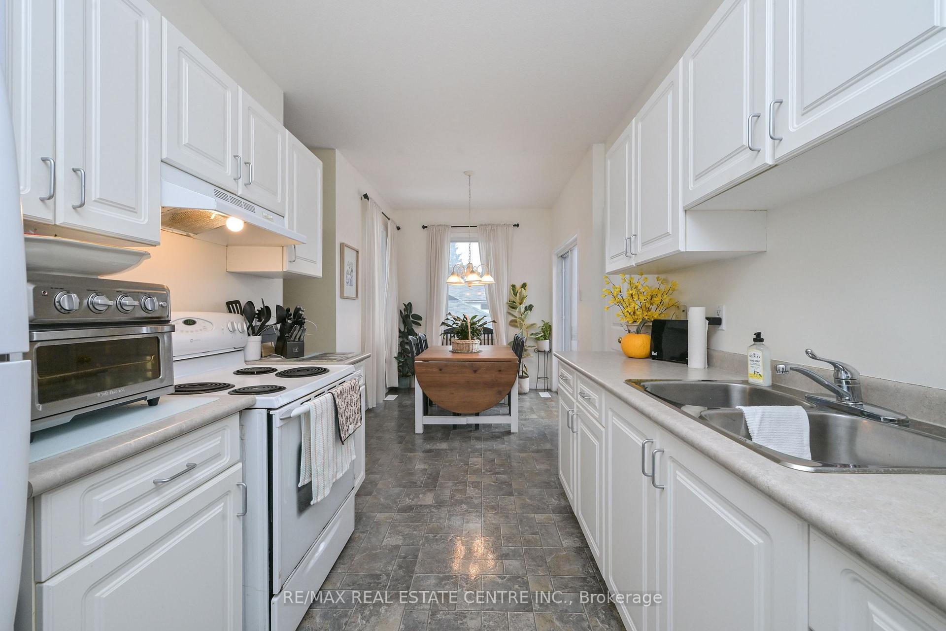 Photo 12 of 300 A Broadway, Orangeville — HOMEH