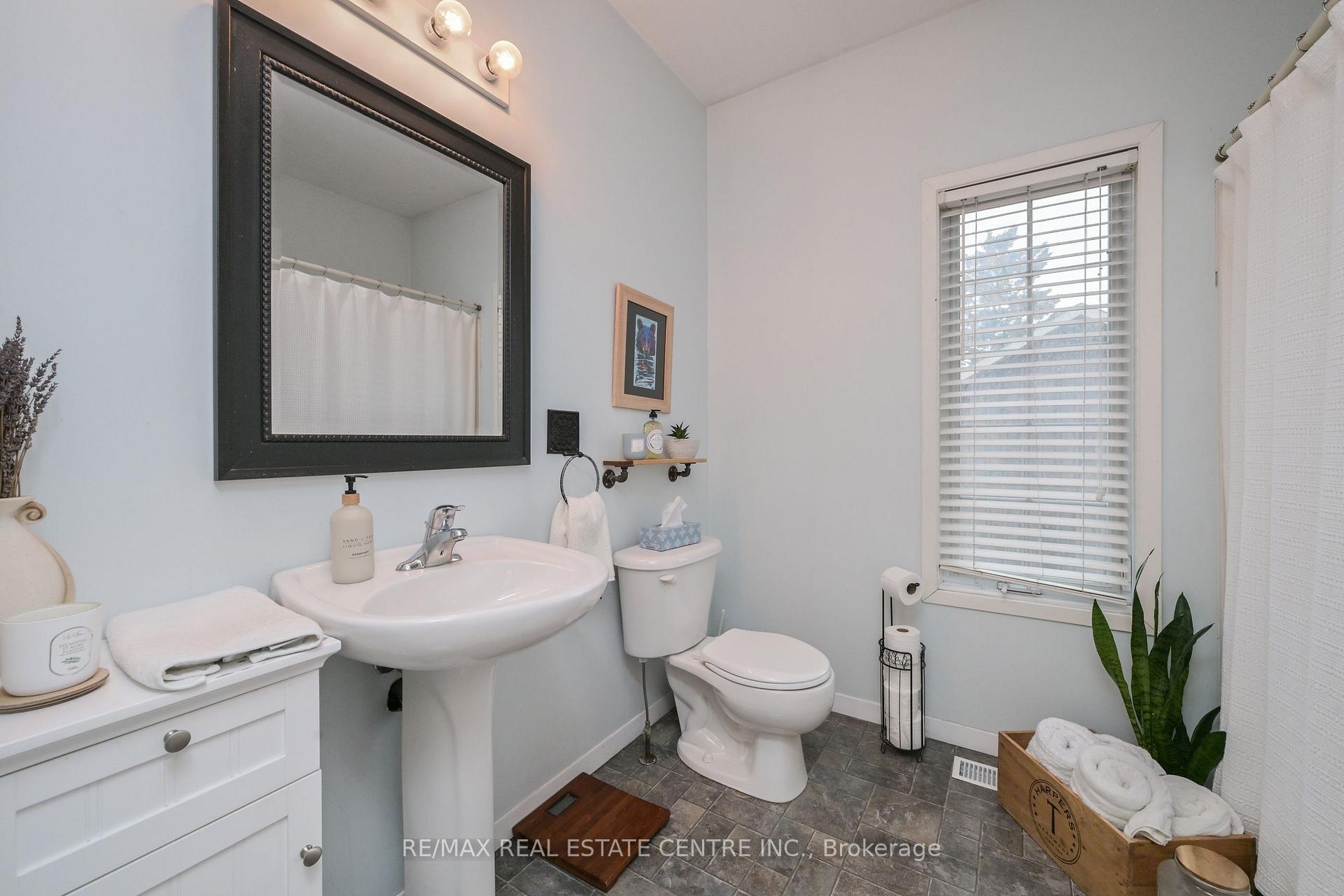 Photo 13 of 300 A Broadway, Orangeville — HOMEH