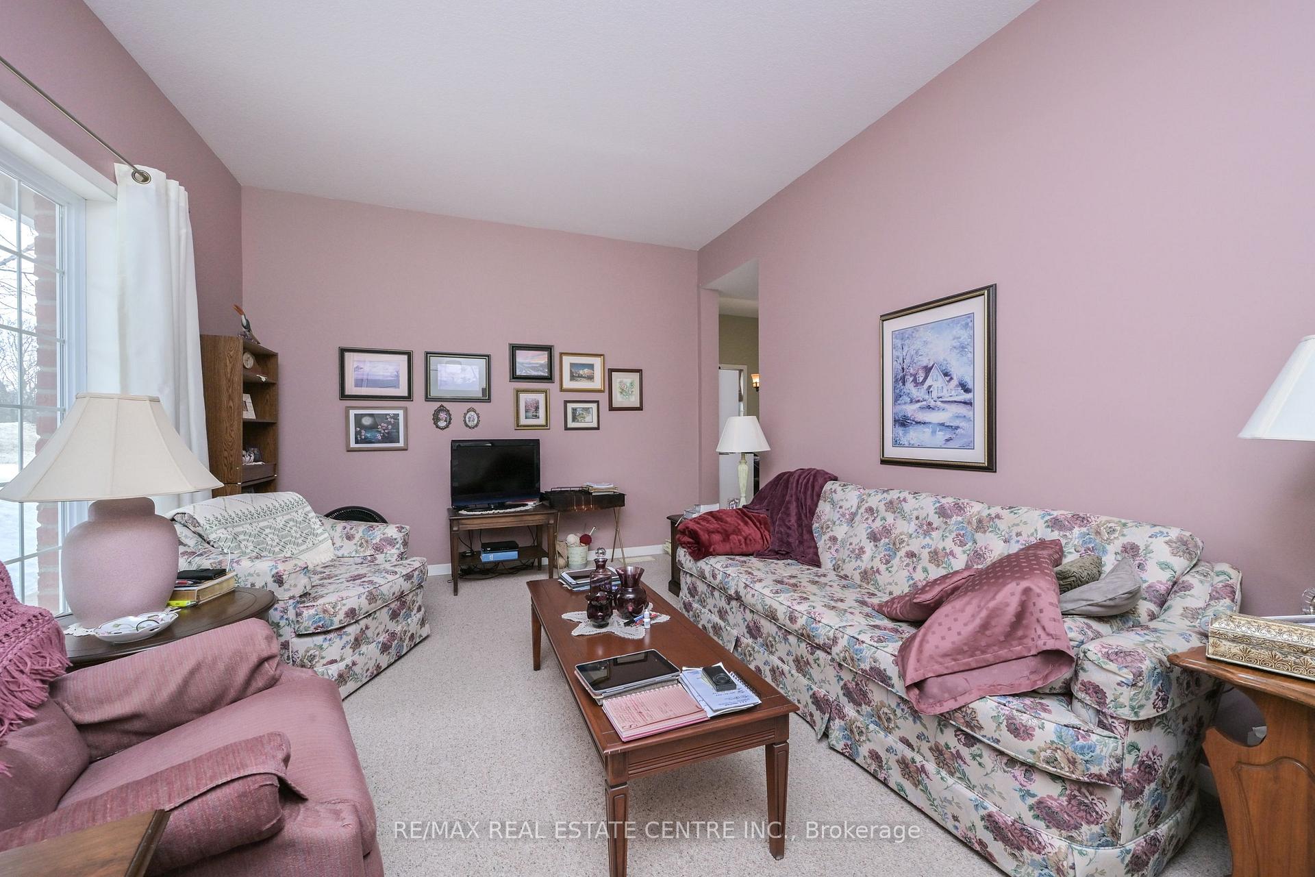 Photo 15 of 300 A Broadway, Orangeville — HOMEH