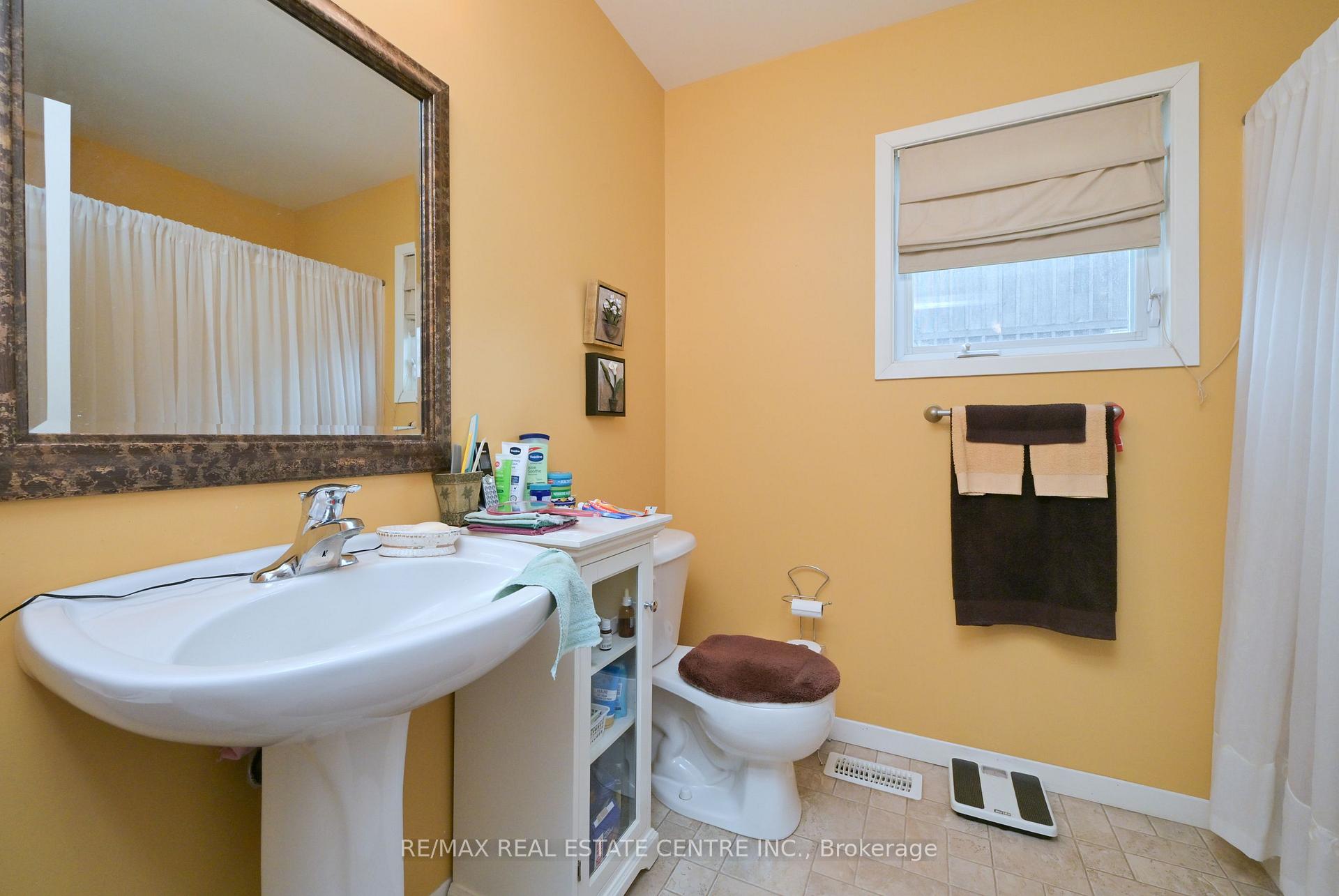 Photo 18 of 300 A Broadway, Orangeville — HOMEH