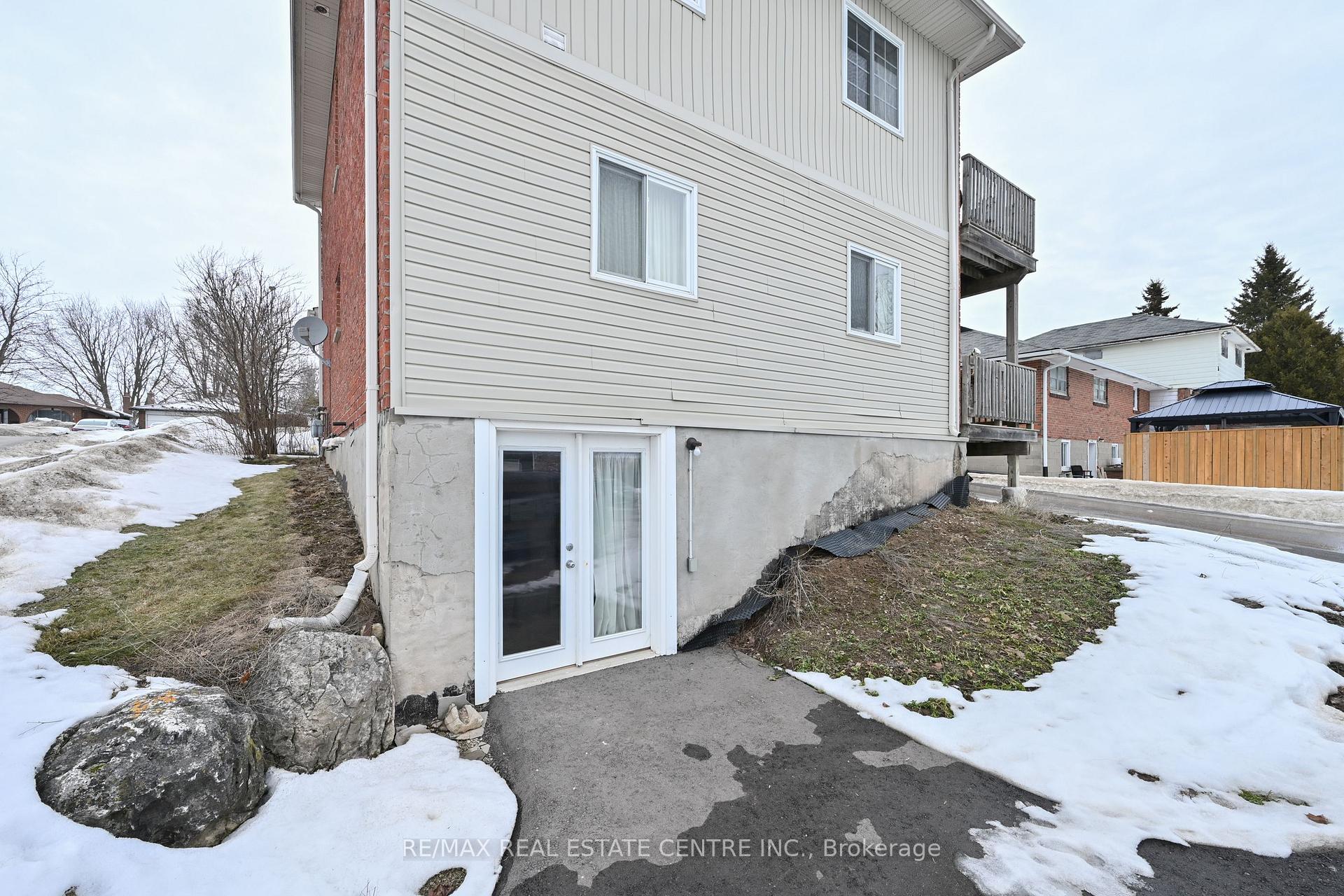 Photo 21 of 300 A Broadway, Orangeville — HOMEH