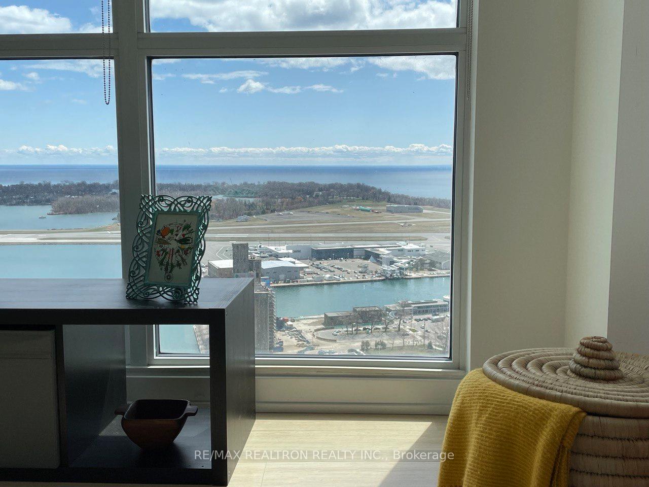 Photo 2 of Unit 4208, 75 Queens Wharf Road, Toronto, Waterfront Communities — HOMEH