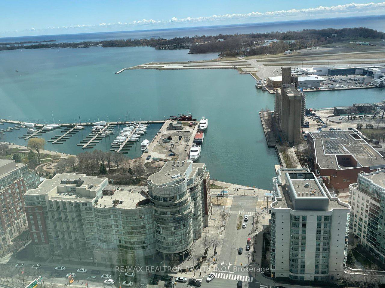 Photo 3 of Unit 4208, 75 Queens Wharf Road, Toronto, Waterfront Communities — HOMEH