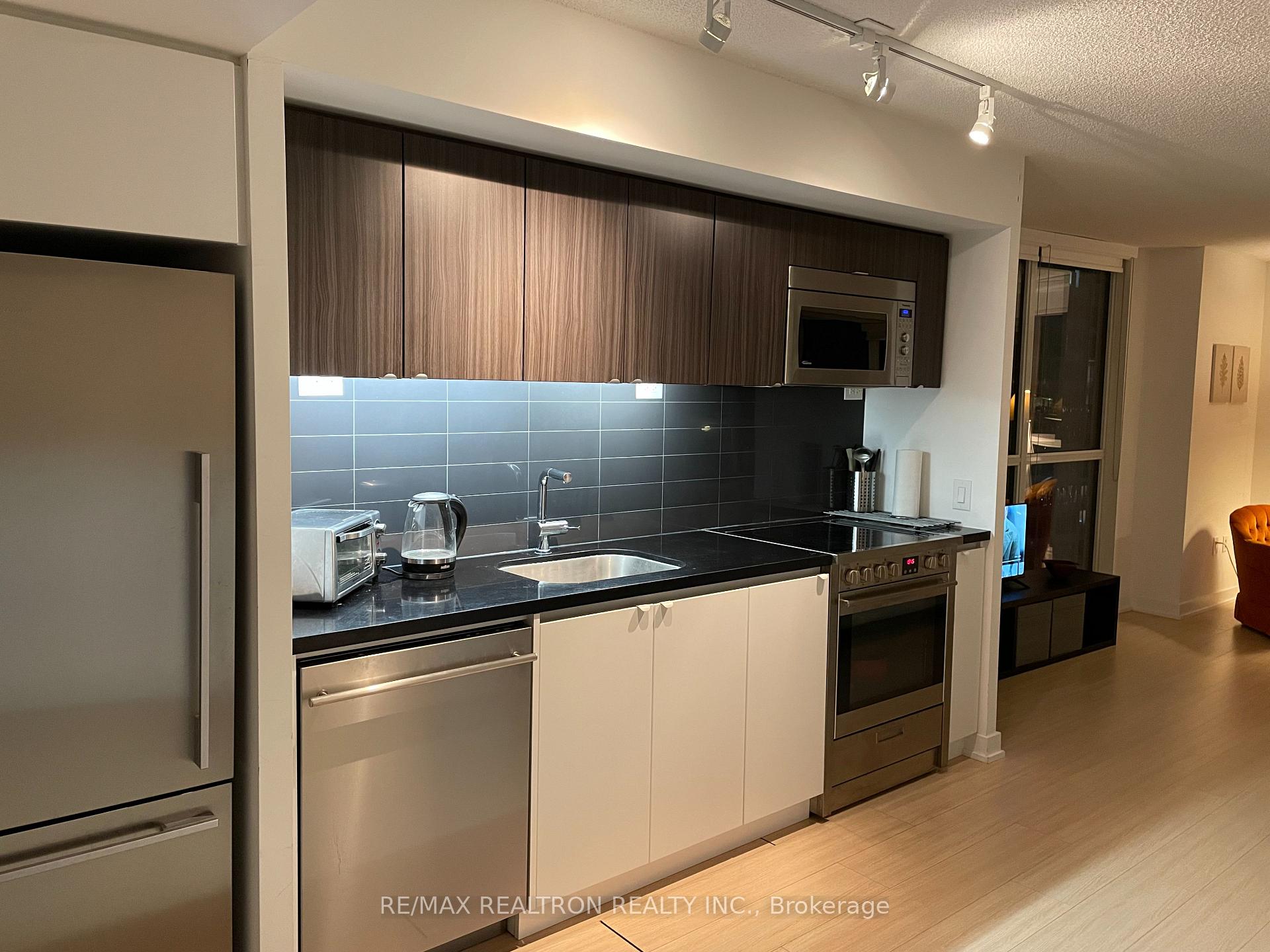 Photo 8 of Unit 4208, 75 Queens Wharf Road, Toronto, Waterfront Communities — HOMEH