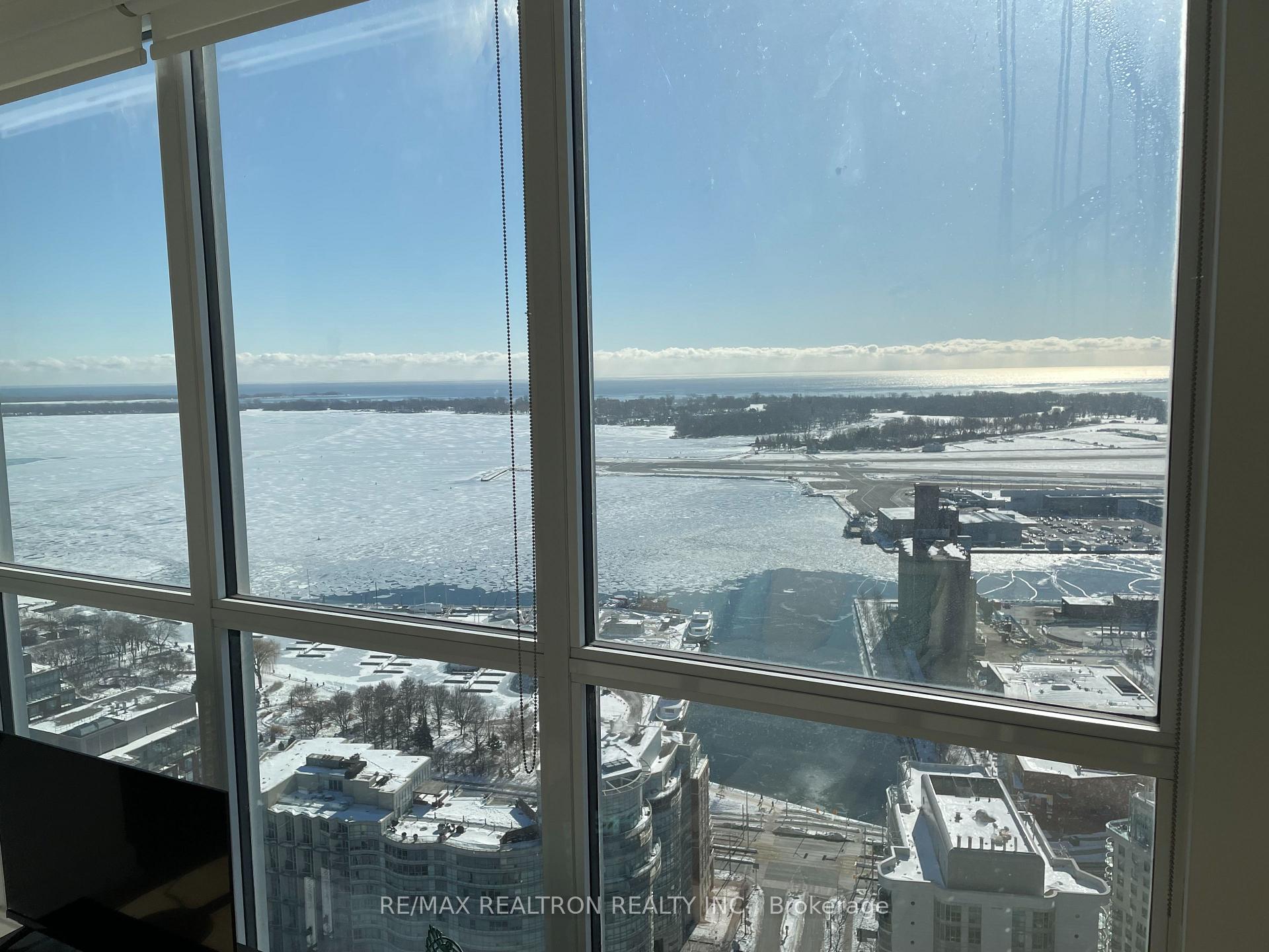 Photo 10 of Unit 4208, 75 Queens Wharf Road, Toronto, Waterfront Communities — HOMEH