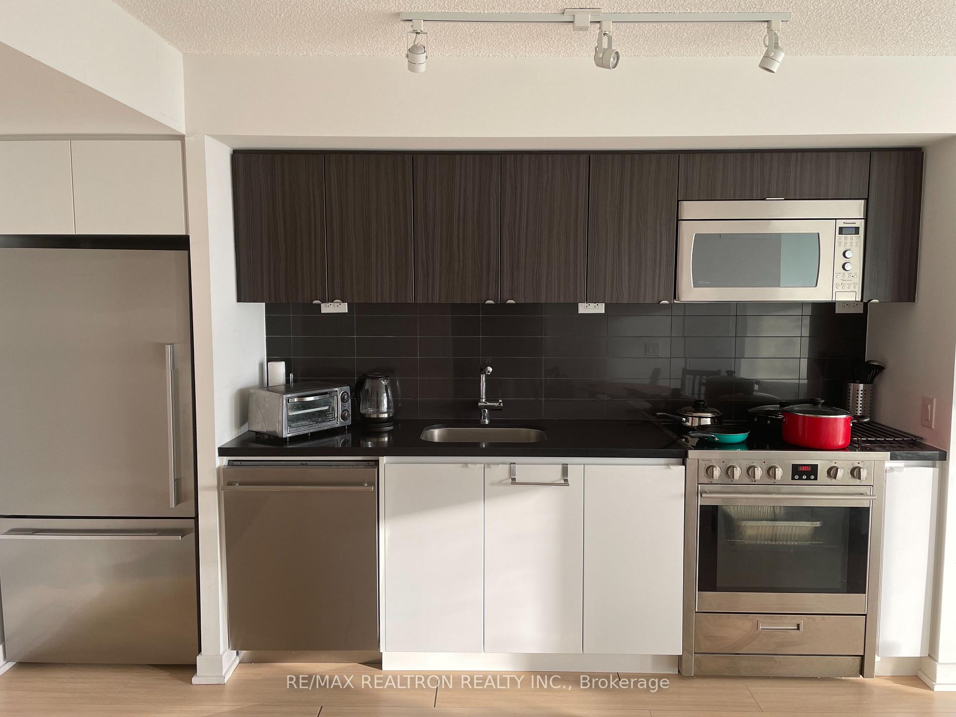 Photo 12 of Unit 4208, 75 Queens Wharf Road, Toronto, Waterfront Communities — HOMEH
